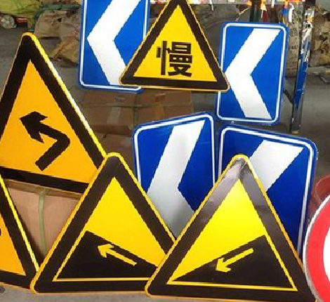 新沂标识标牌中颜色的确定是很重要的。